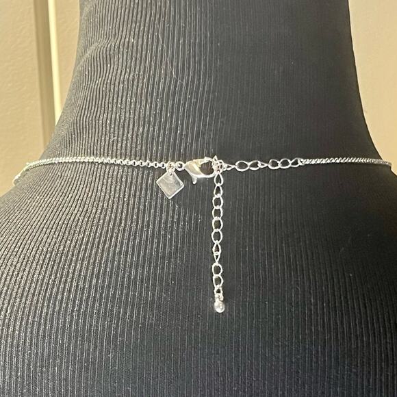 T & R silver tone and cream colored flower necklace - Picture 5 of 8